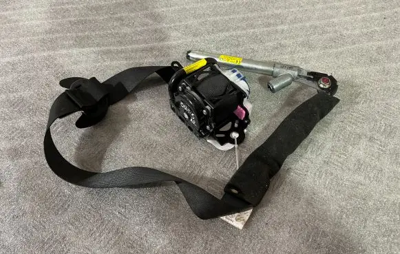 Mitsubishi Outlander Front seatbelt 0641142