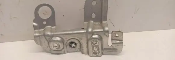 Volvo XC40 Engine mount bracket 32138822