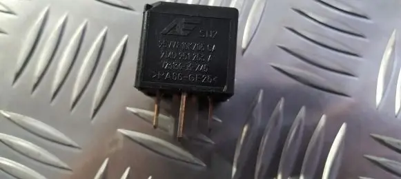 Volkswagen Golf IV Other relay 95vw10k705ca 7m0951253a