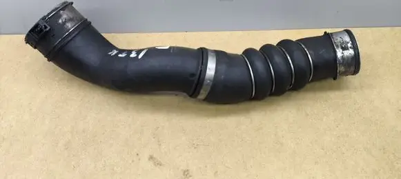BMW 3 E90 E91 Intercooler hose/pipe 8511739