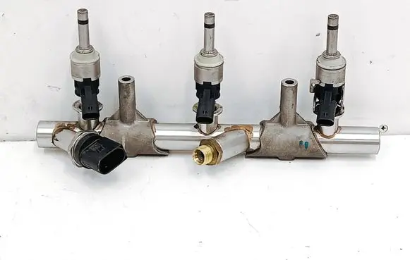 Audi Q7 4M Fuel main line pipe 06E130089AF