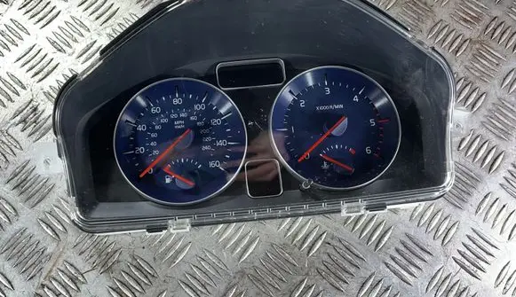 Volvo C30 Speedometer (instrument cluster) 30733375