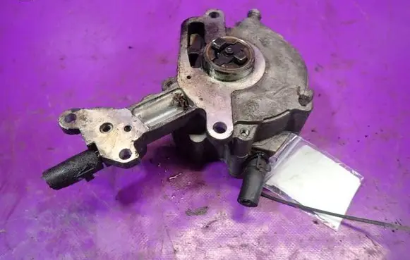 Audi A4 S4 B6 8E 8H Vacuum pump 038145209C