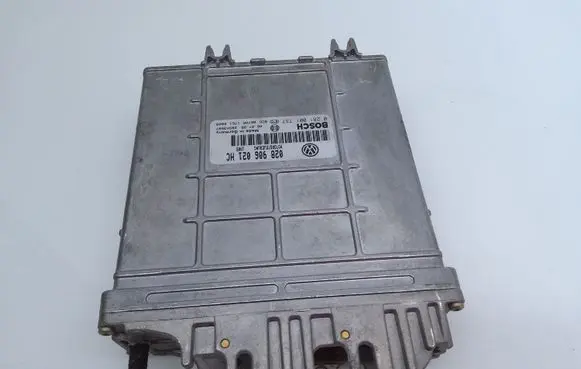 Ford Mondeo Mk III Engine control unit/module 028906021