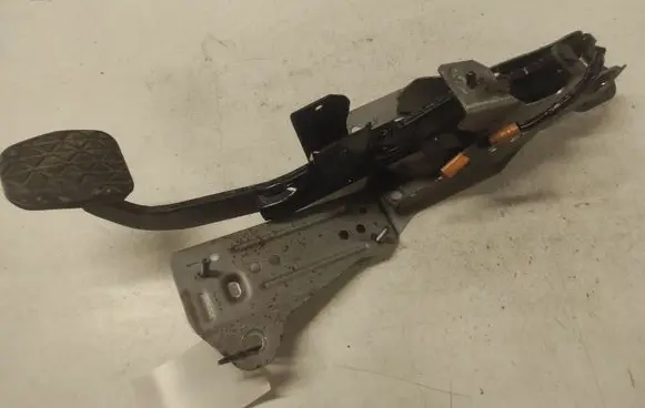 Mazda 5 Brake pedal