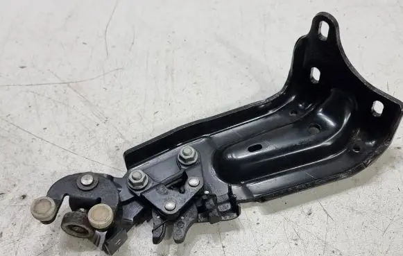 Seat Alhambra (Mk2) Sliding door lower roller guide/hinge 7N0843398D