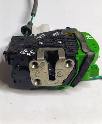 Hyundai i40 Front door lock 81320-3Z010