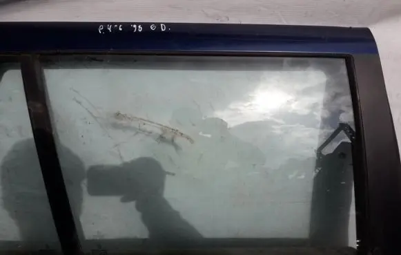 Peugeot 406 Rear door window glass