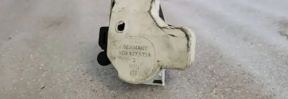 Audi A4 S4 B5 8D Tailgate exterior lock 8D9827573A