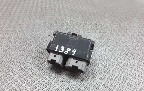 Toyota Hilux (N80, N90, N100, N110) Glow plug pre-heat relay 8826312070