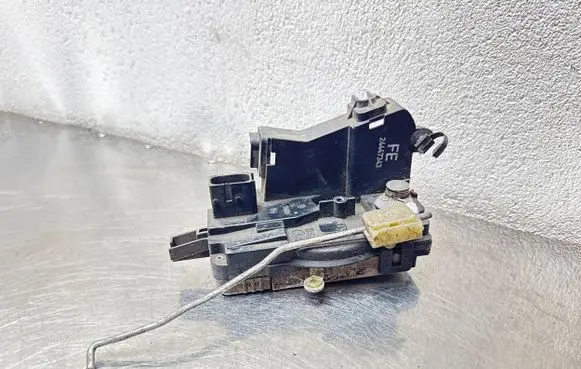 Opel Signum Front door lock 24447343
