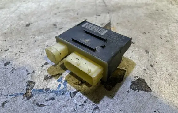 Citroen C5 Glow plug pre-heat relay 018010951 9652021180