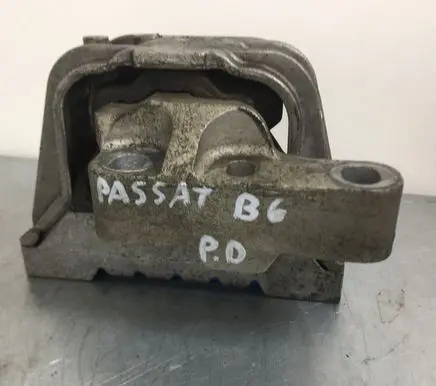 Volkswagen PASSAT B6 Engine mount bracket 1K0199262P