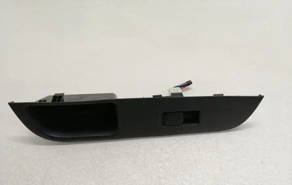 Nissan Tiida C11 Electric window control switch 82961 EL10A