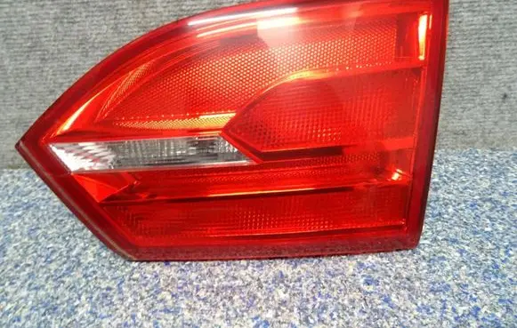 Volkswagen Jetta VI Tailgate rear/tail lights 5C6945094