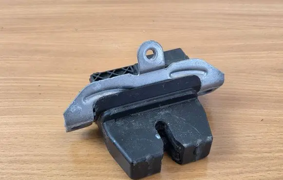 Ford Focus Tailgate lock latch DS7AN442A66AD 01041377004