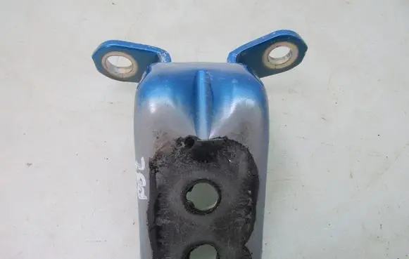 Nissan Leaf II (ZE1) Front door lower hinge 
