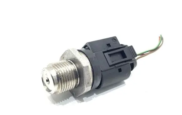 Mercedes-Benz E W211 Fuel pressure sensor 0281002842