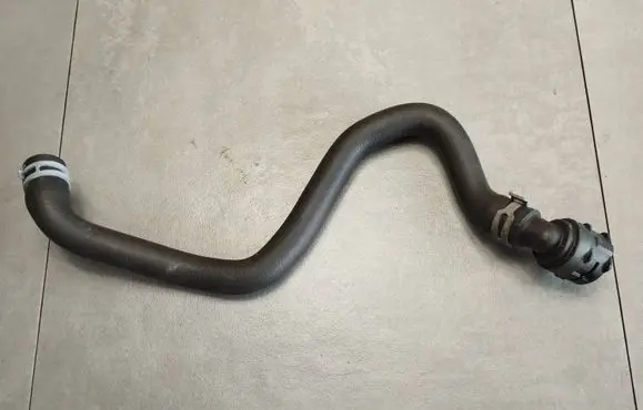Volkswagen Golf VII Engine coolant pipe/hose