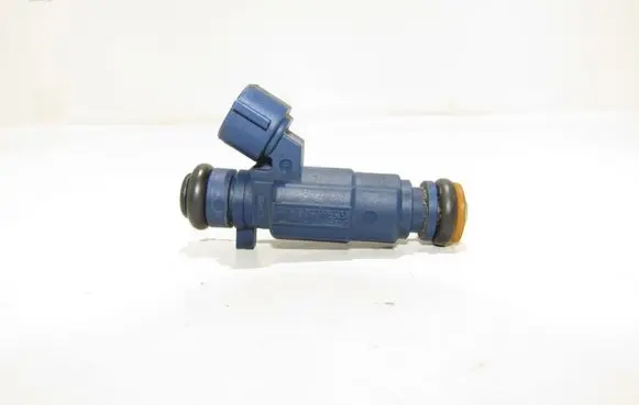 Hyundai i30 Fuel injector 353102B000