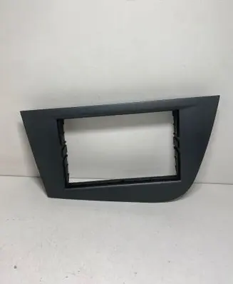 Radio/GPS head unit trim
