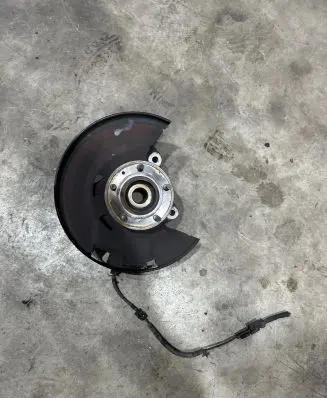 Opel Zafira C Front wheel hub 13583479