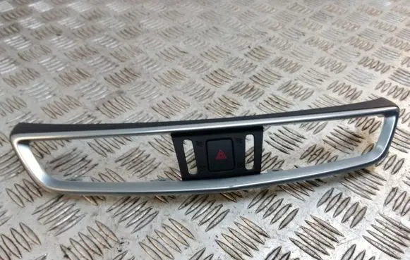 Nissan Qashqai Hazard light switch