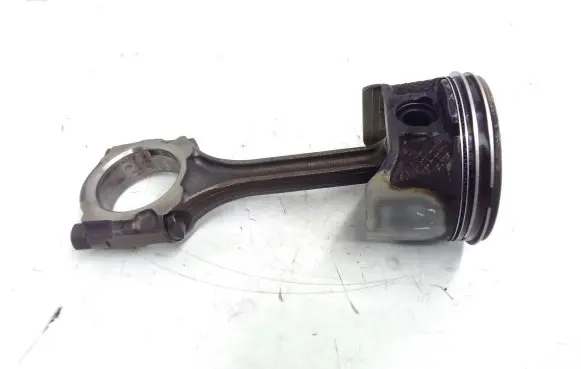 Nissan Primera Piston with connecting rod 4M5402 500004