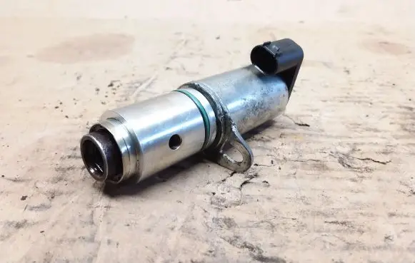 Volvo V70 Camshaft vanos timing valve 31226221 34713503