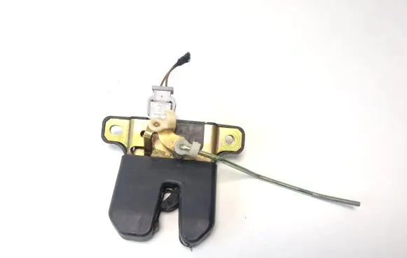 Audi A4 S4 B5 8D Tailgate/trunk/boot lock/catch/latch 8D5827505L