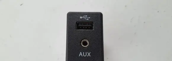 Nissan X-Trail T32 AUX in-socket connector 795405004