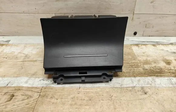 Skoda Octavia Mk2 (1Z) Ashtray (front) 1Z1863077A 1Z1857962B