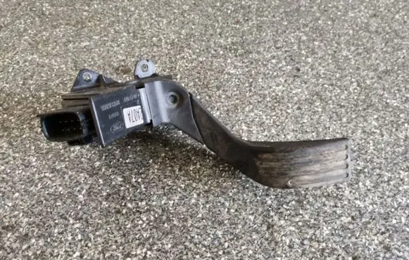 Ford Focus Accelerator throttle pedal 98AB9F836AE