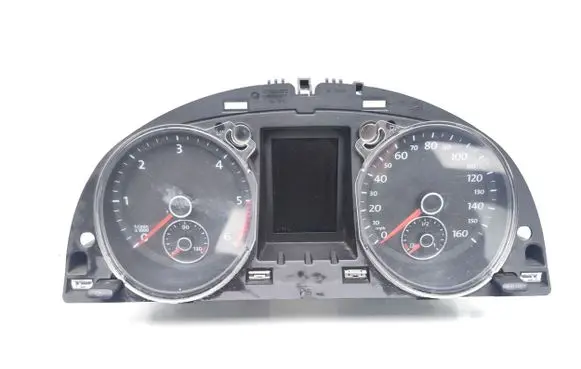 Volkswagen PASSAT B7 Speedometer (instrument cluster) 3AA920970E