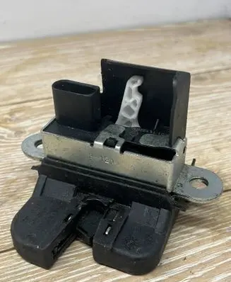 Volkswagen Tiguan Tailgate/trunk/boot lock/catch/latch 5M0827505E