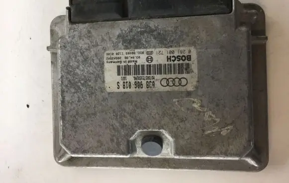 Audi A4 S4 B5 8D Engine control unit/module 038906018S 0281001721