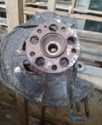 Mercedes-Benz A W169 Front wheel hub spindle knuckle