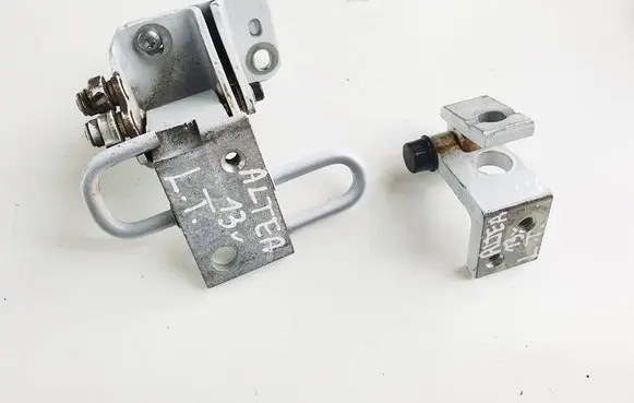 Rear door hinge set