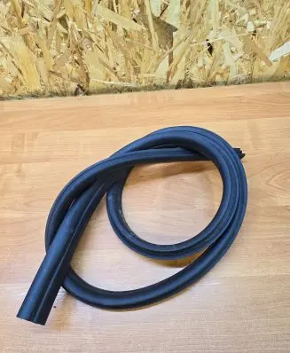 Volvo C70 Rubber seal front coupe door 31256242
