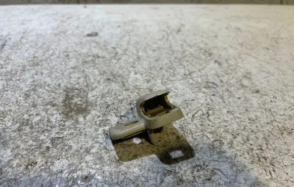 Mini Cooper Countryman R60 Sun visor clip/hook/bracket 1010567100