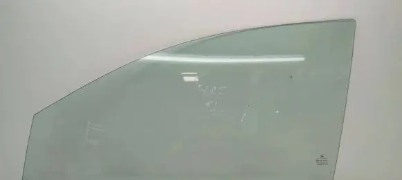 Honda CR-V Front door window glass four-door