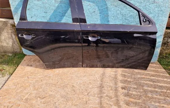 Mitsubishi Outlander Rear door