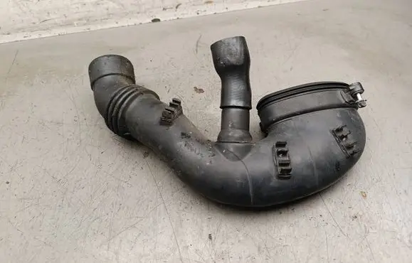 BMW X3 E83 Air intake hose/pipe 7790552