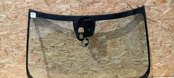 Volvo V60 Front windscreen/windshield window 31335105