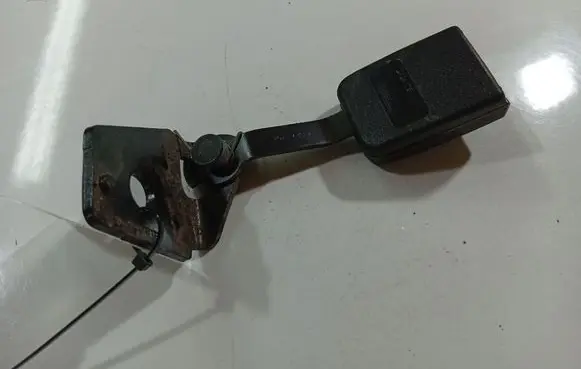 Volvo S80 Rear seatbelt buckle EA29773