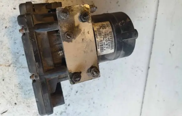 Mercedes-Benz C W202 ABS Pump A0024319212