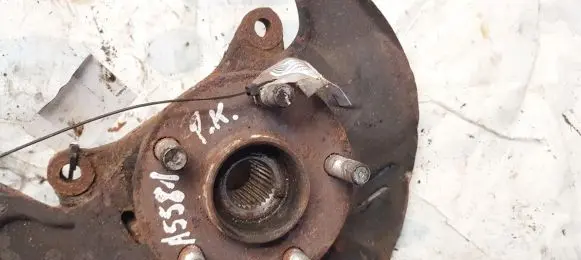 Front wheel hub