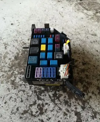 Hyundai Tucson JM Fuse module N912282E21002