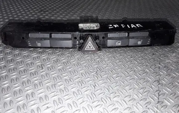 Opel Astra H Hazard light switch 13100109