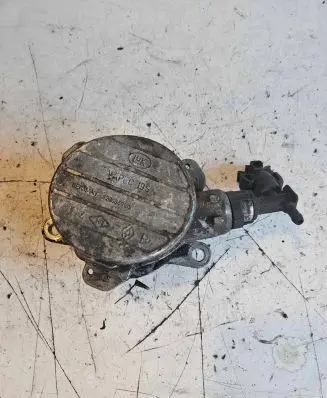 Opel Vivaro Vacuum pump 8200640105